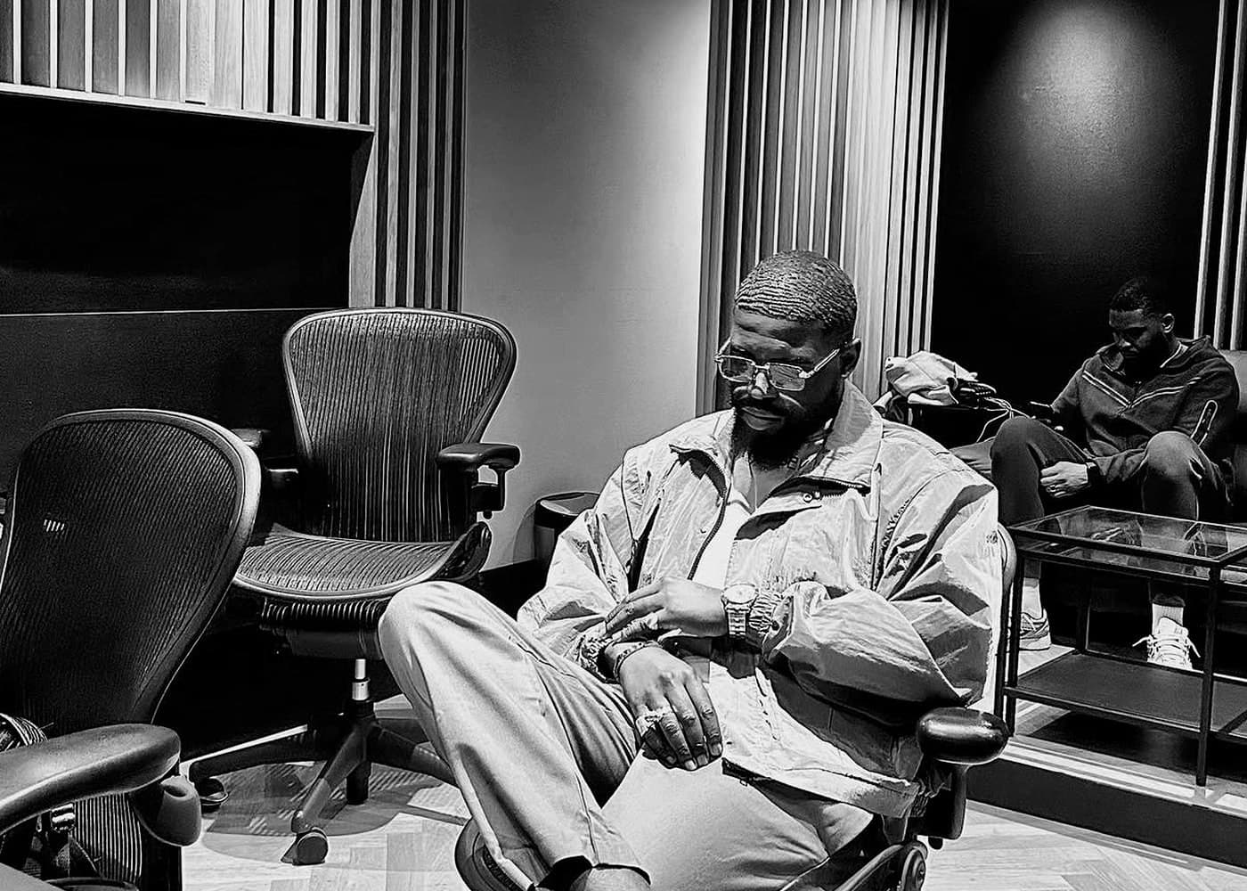 NC en studio, en pleine session de direction artistique